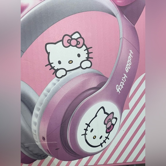Hello Kitty Light Up Pink and White Wireless Headphones NIB NEW - Picture 4 of 7